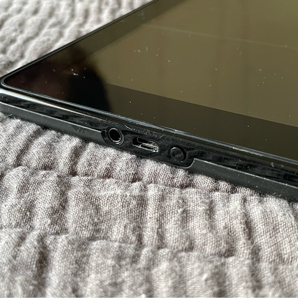 Amazon Kindle Fire 1st Generation 7” Screen Wifi Black Model DO1400 - Picture 7 of 11